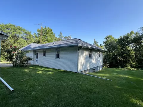 10136 E Crk, Bradford, WI 53525