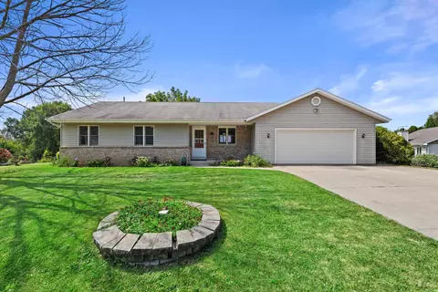 w2369 Heather Street, Oconomowoc, WI 53066
