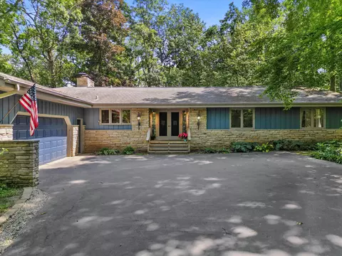 w220s3210 Trinity, Waukesha, WI 53189