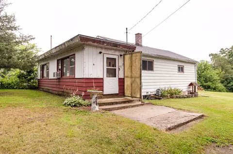 477 Eagle Lk, Mukwonago, WI 53149