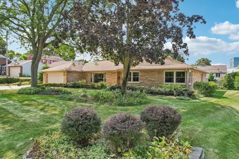 727 Robertson, Wauwatosa, WI 53213