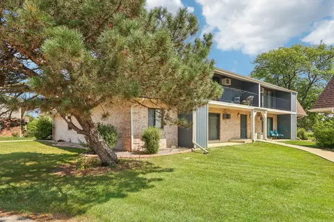 3242 W Mangold #D, Greenfield, WI 53221