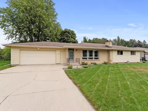 110 Crestwood, Elkhart Lake, WI 53020