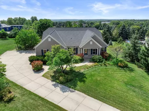 w296s3060 Molly, Genesee, WI 53188