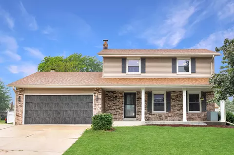 15120 W Kingsway, New Berlin, WI 53151