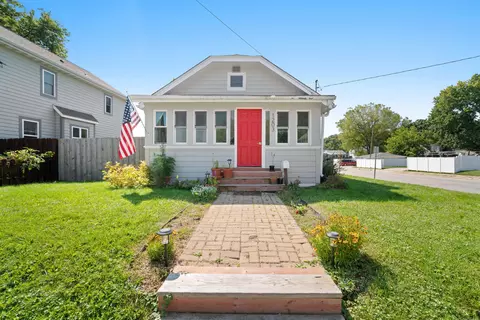 1203 Beechwood, Waukesha, WI 53186