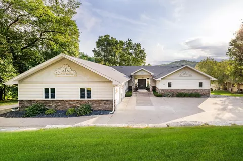 632 Country Clb, Onalaska, WI 54650