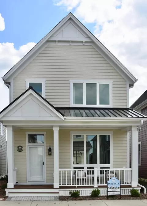 6253 W Foxtown, Mequon, WI 53092