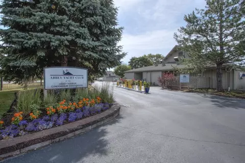 271 Fontana #708, Fontana, WI 53125