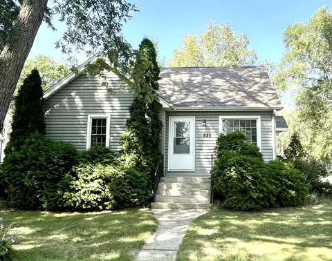 228 E Spruce, Silver Lake, WI 53170
