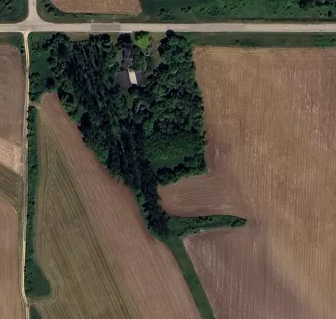 w1671 Illinois Road, Herman, WI 53050