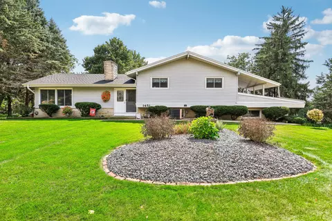 1451 Grandview, Oconomowoc, WI 53066