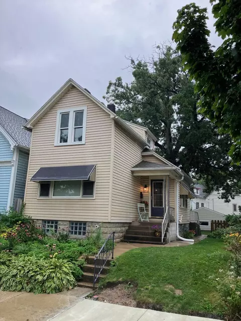 607 E Potter, Milwaukee, WI 53207
