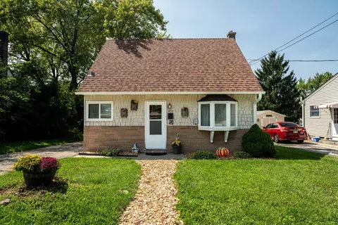 1454 Cleveland, Waukesha, WI 53186
