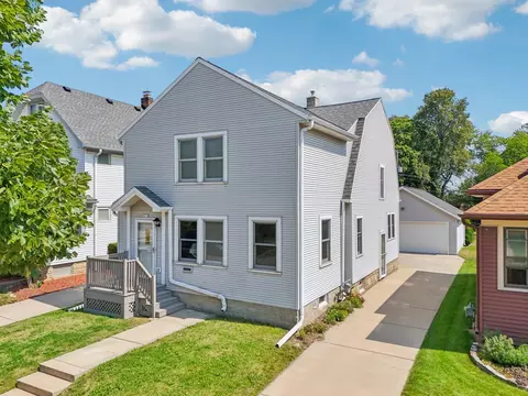 2210 S 89th, West Allis, WI 53227