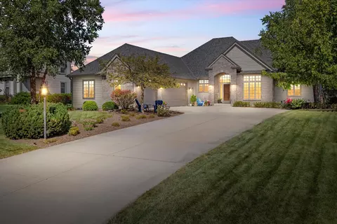 13830 W Foxwood, New Berlin, WI 53151
