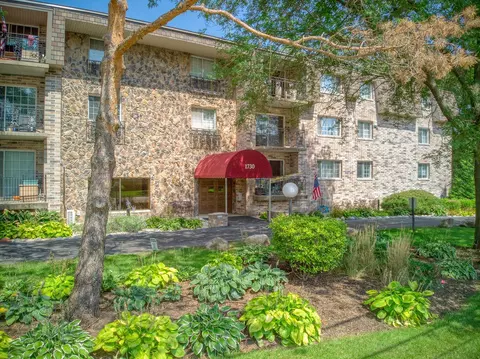 1730 W Green Tree #301, Glendale, WI 53209