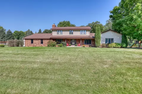 21600 W Hidden Vly, New Berlin, WI 53146