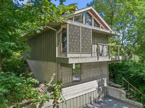 3055 N Gordon, Milwaukee, WI 53212