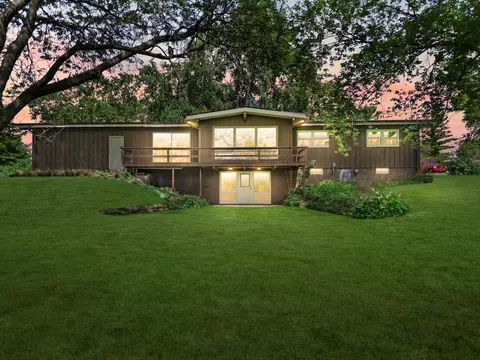 339 Maple Way, Waukesha, WI 53188