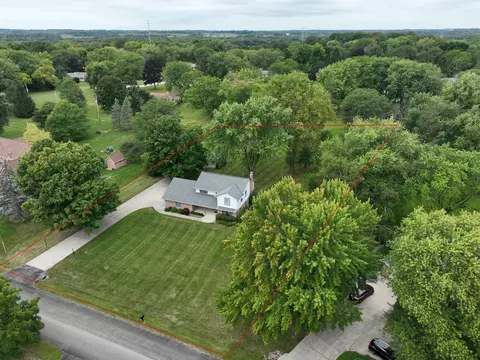 8010 W Hillview, Mequon, WI 53097