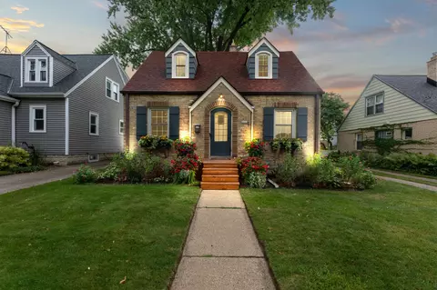2022 N 85th, Wauwatosa, WI 53226