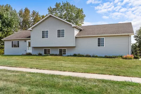810 Sunnyside, Elkhorn, WI 53121