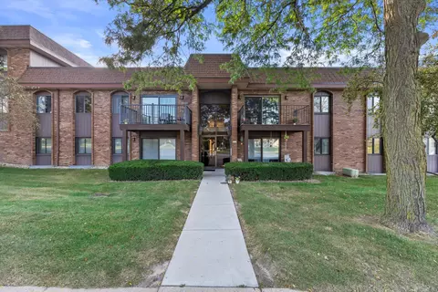 9310 W Forest Home #7, Greenfield, WI 53228