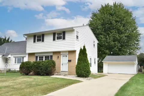 910 S 120th, West Allis, WI 53214