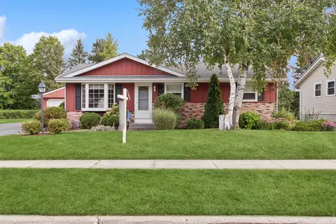 1506 Sunset Rdg, West Bend, WI 53090
