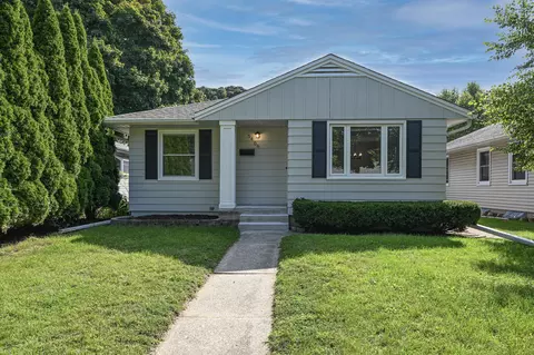 5406 N Lydell, Whitefish Bay, WI 53217