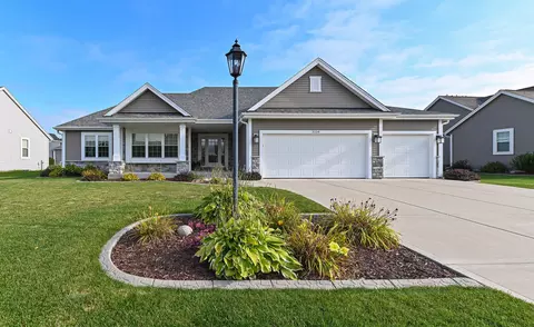 3534 Howell Oaks, Waukesha, WI 53188