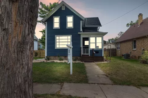 332 Edward, Burlington, WI 53105
