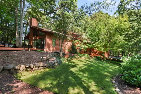 20 Abbey Spgs, Fontana, WI 53125