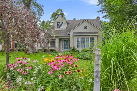 726 W Apple Tree, Glendale, WI 53217