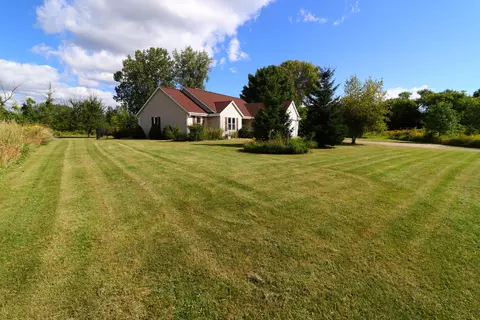 1330 E Forest Hl, Oak Creek, WI 53154