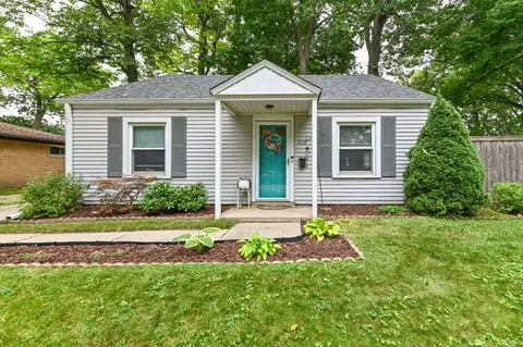 1018 S 105th, West Allis, WI 53214