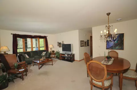 287 Oconomowoc #204-2, Oconomowoc, WI 53066