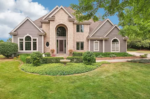 4432 W Squire, Mequon, WI 53092