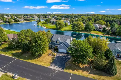 550 W Red Pne, Dousman, WI 53118