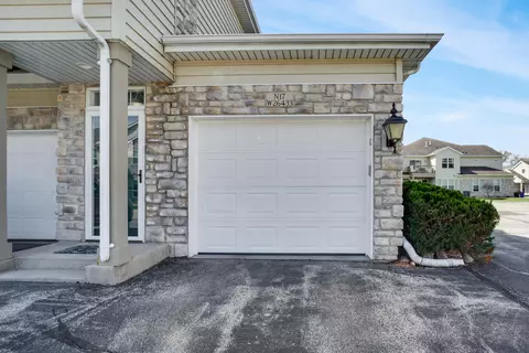 n17w26433 Meadowgrass #C, Pewaukee, WI 53072