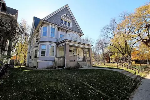 2725 W Mckinley #2727, Milwaukee, WI 53208