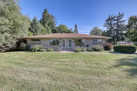 1513 Northview #1515, Waukesha, WI 53188
