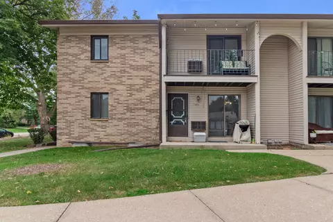 1459 S Carriage, New Berlin, WI 53151