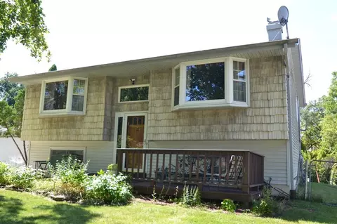 6043 N River Trl, Milwaukee, WI 53225