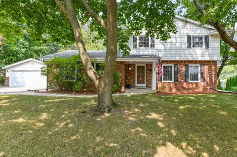7904 W Bur Oak, Franklin, WI 53132