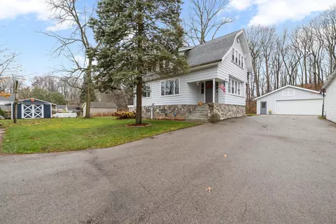 523 S Kettle Moraine, Slinger, WI 53086