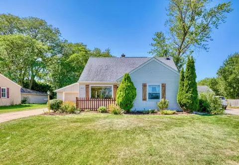 4635 N 100th, Wauwatosa, WI 53225