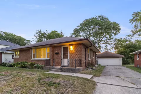 5330 N Navajo, Glendale, WI 53217