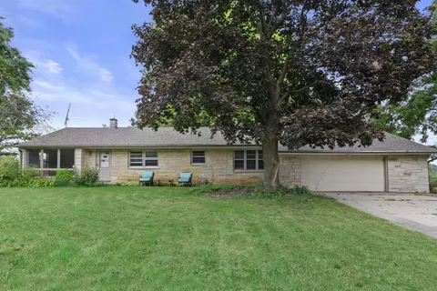 1400 S Sunny Crst, New Berlin, WI 53146